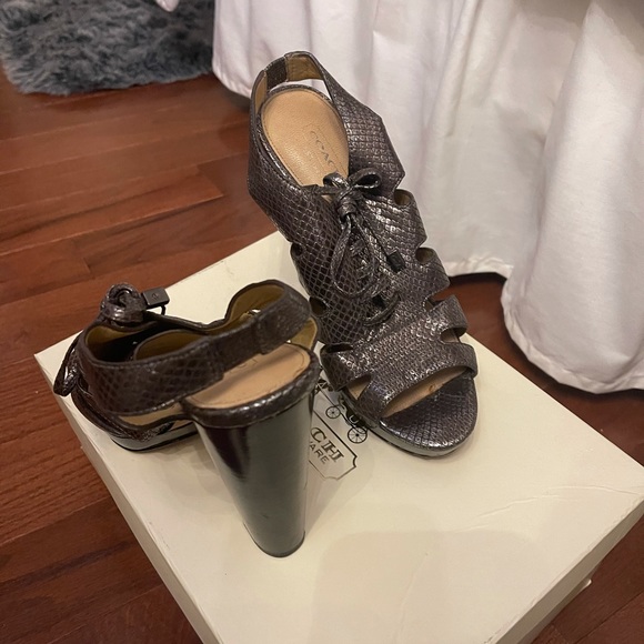 Gorgeous Coach Metallic platform pumps! - Picture 2 of 8